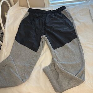 Men’s Nicky dry fit pants in medium